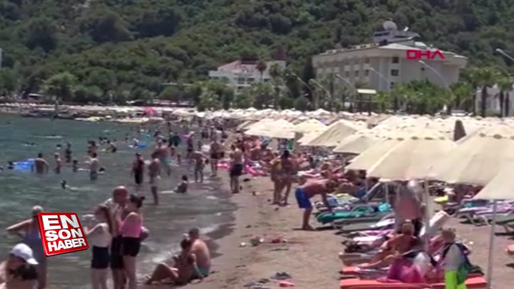 Marmaris’te plaj ve havuzlar doldu