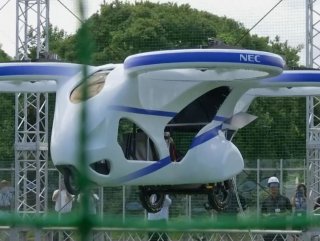 Uçan otomobil Japonya’da test edildi