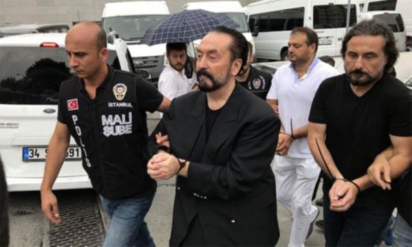 Adnan Oktar hakim karşısında