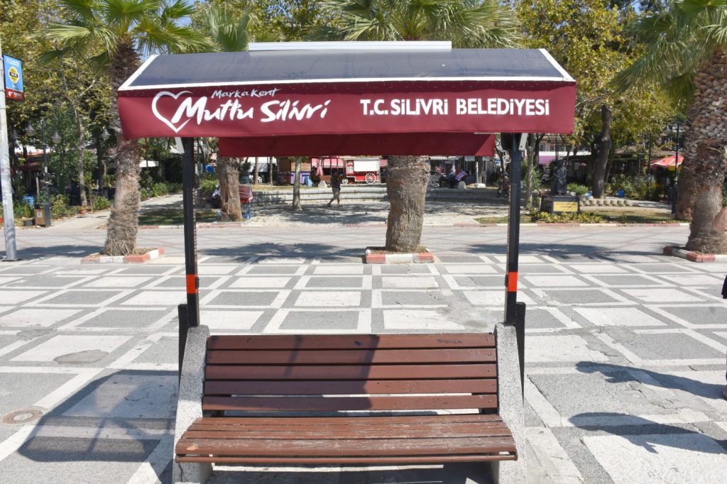 Silivri Kordonboyunda Solar panel şarjlı banklar