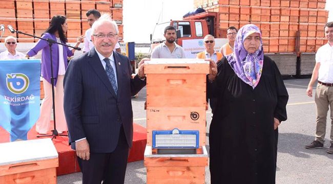 Tekirdağ’da Bal üreticilerine kovan desteği devam ediyor.