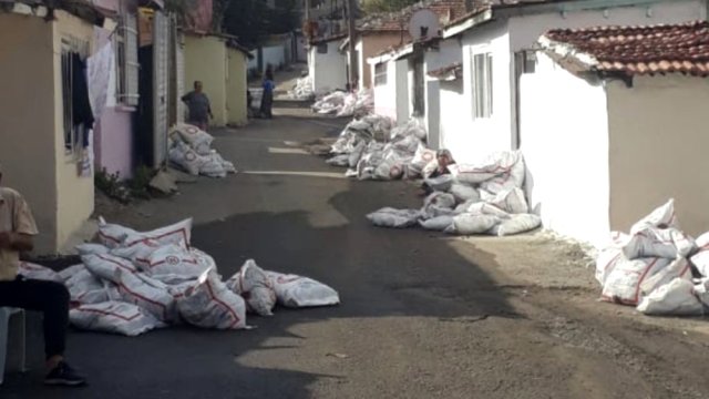 Çorlu SYDV’den ihtiyaç sahiplerine kömür yardımı
