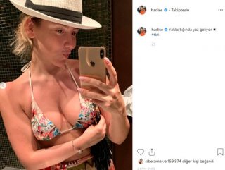 Hadise bikinisini gösterdi