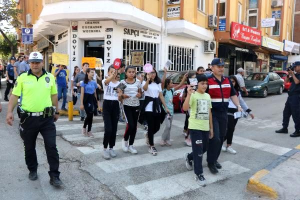 Keşan’da engelli öğrenciler yaya önceliğine dikkat çekti