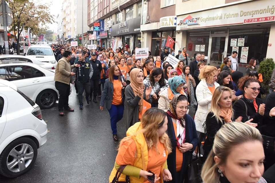 Silivri’de kadına şiddete dikkat çekildi.