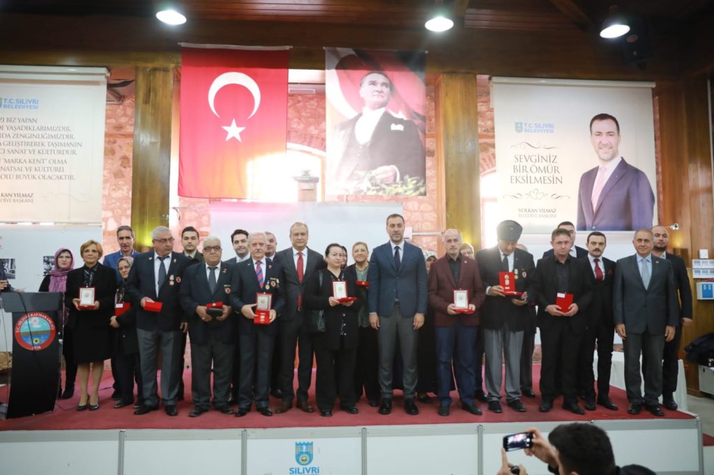 Kıbrıs Gazilerine Madalya