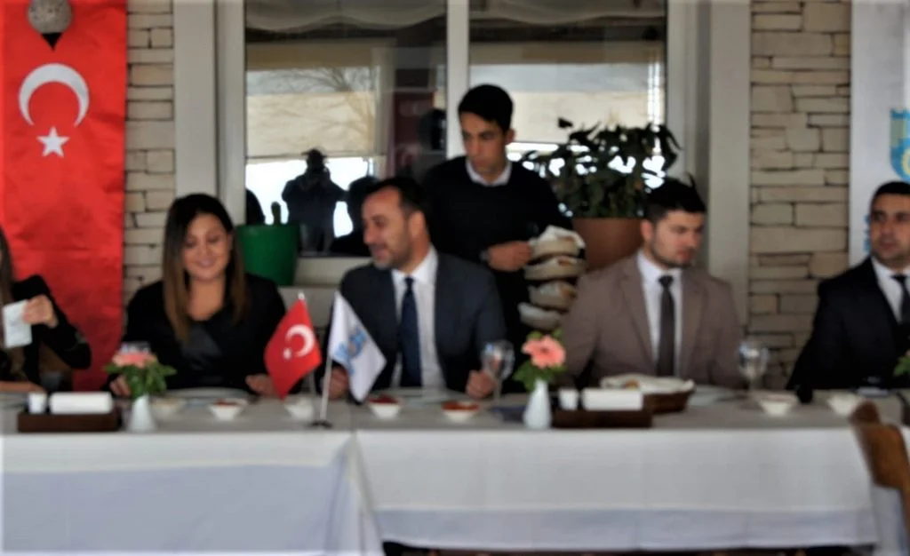 Yılmaz yerel basınla bir araya geldi.