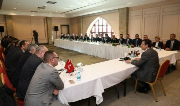 İmamoğlu, yeni seçilen ilçe başkanıyla buluştu.