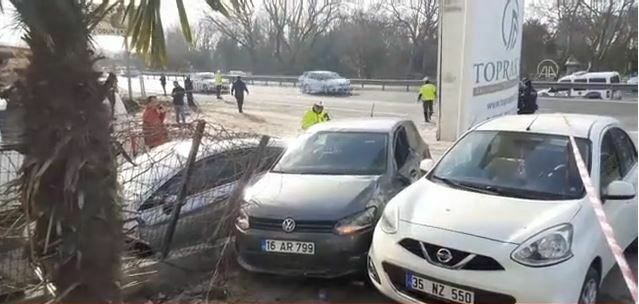 Silivri’de yoldan çıkan otomobil öğrencilere çarptı