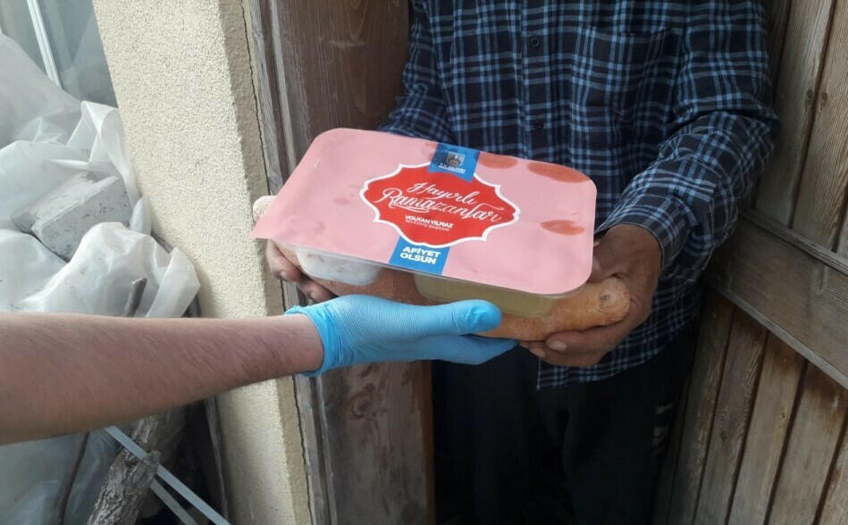 Silivri Belediyesinden ihtiyaç sahiplerine iftarlık sıcak yemek