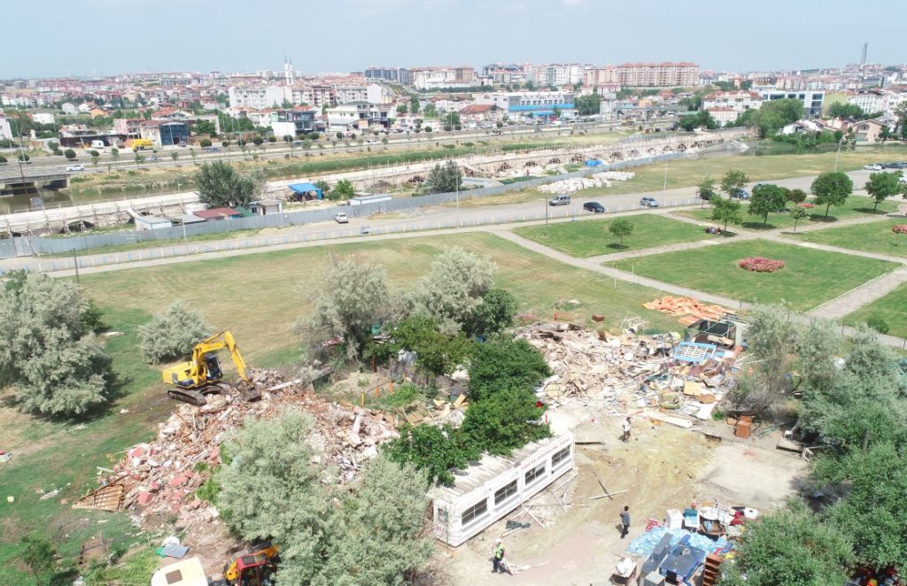 Tarihi Köprü çevresinde yıkım