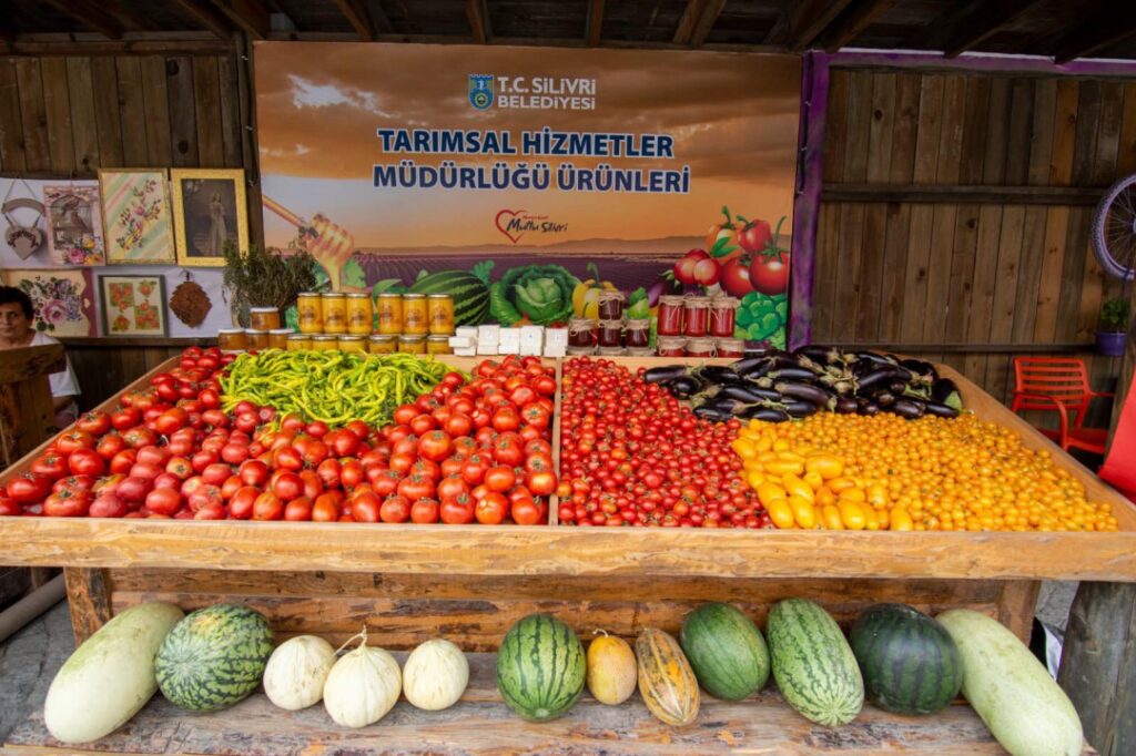 Köy Pazarında atalık tohumdan yetiştirilen sebze ve meyveler