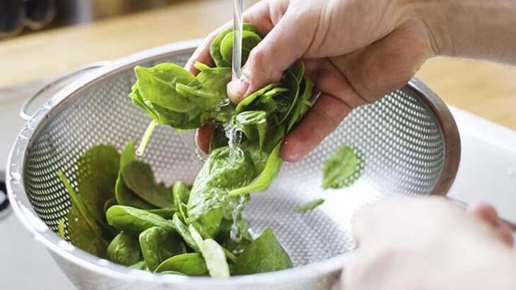 Bu teknikleri öğrenmeden yemek pişirmeyin! Usta aşçılardan 10 pişirme hilesi