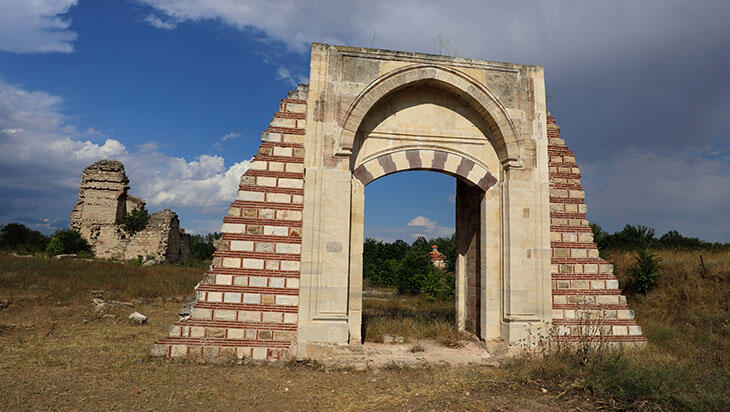 Tarihi Edirne Sarayı ziyarete açılmak için gün sayıyor