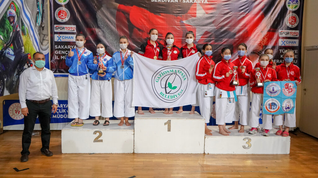 Silivri Karate Spor Kulübü Minik Bayanlarda 3. oldu