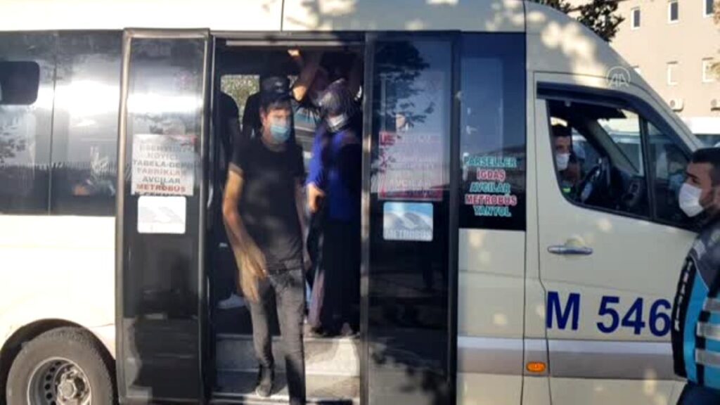 12 kişi kapasiteli aracında 33 yolcu taşıyan minibüsçüye ceza kesildi