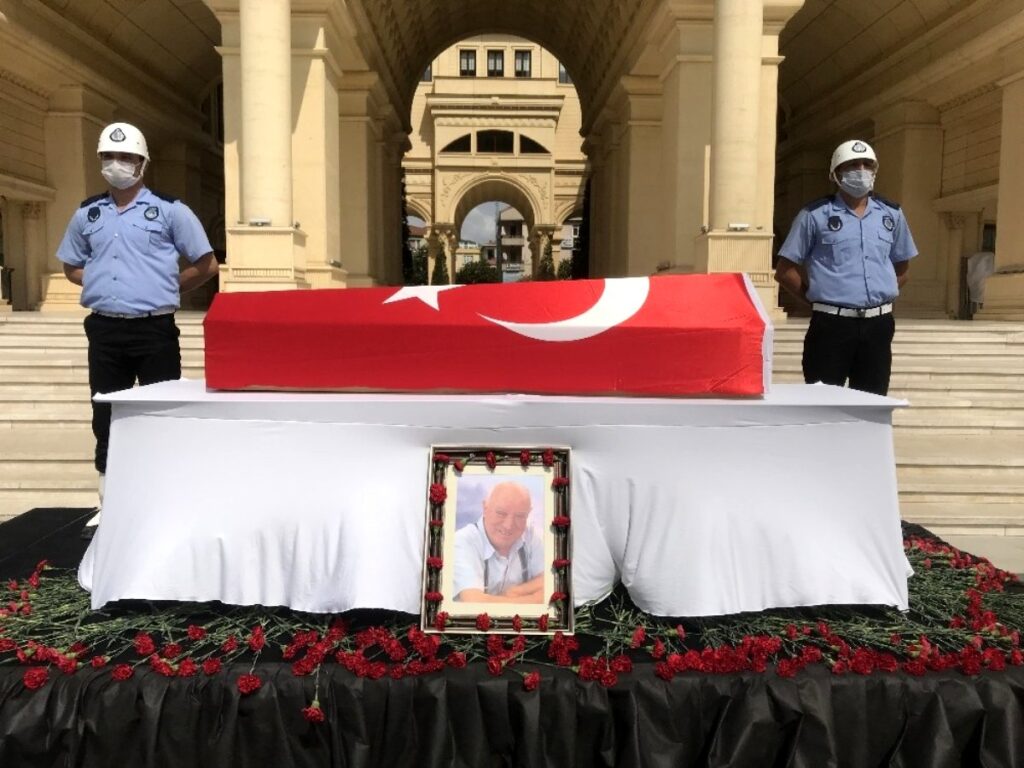 Büyükçekmece eski belediye başkanı Çebi, son yolcuğuna uğurlandı