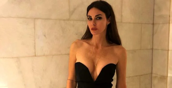 Defne Samyeli bikinisinin üzerine giydiği file elbisesiyle büyülüyor