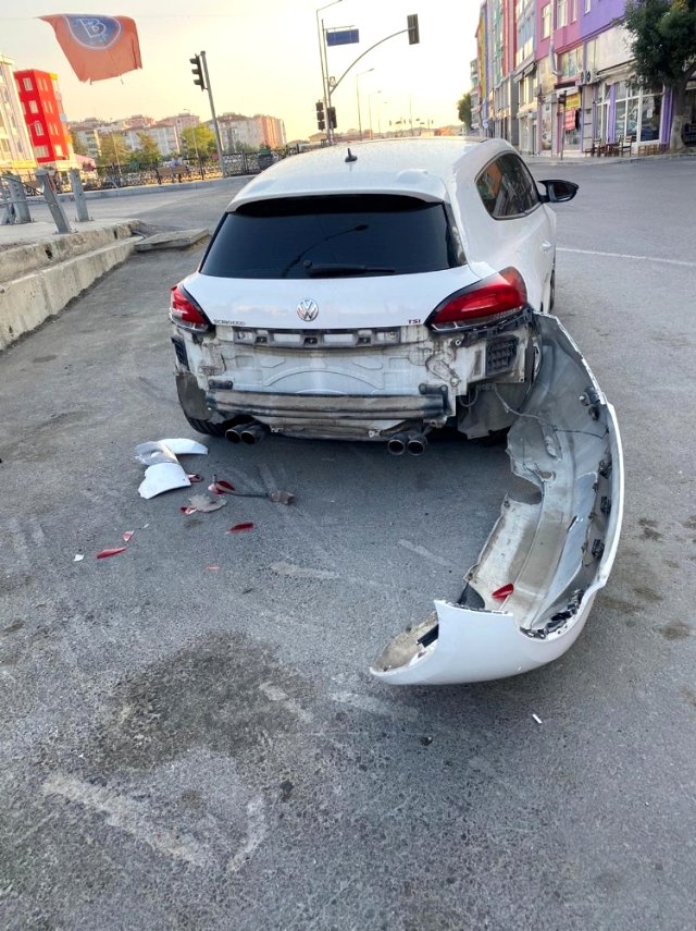 Minibüs sürücüsü direksiyon başında fenalaştı, faciadan dönüldü
