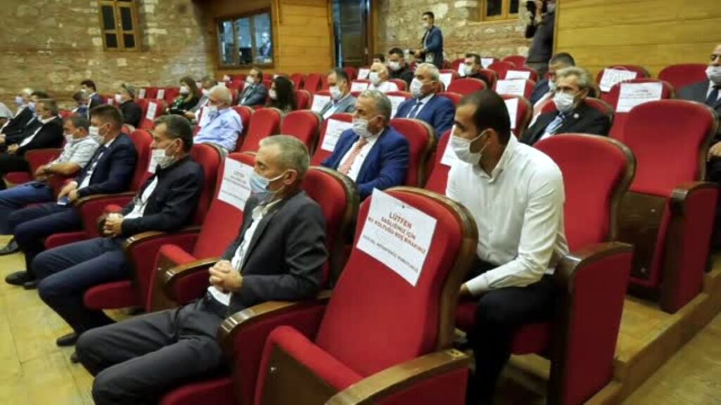 Vali Yerlikaya, Silivri’deki muhtarlarla pandemi toplantısında bir araya geldi