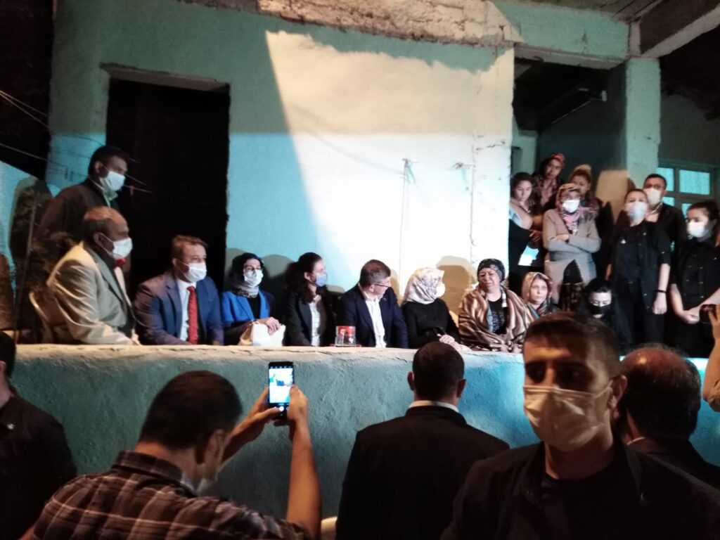 Davutoğlu’ndan eşi tarafından katledilen Gülüm’ün ailesine ziyaret
