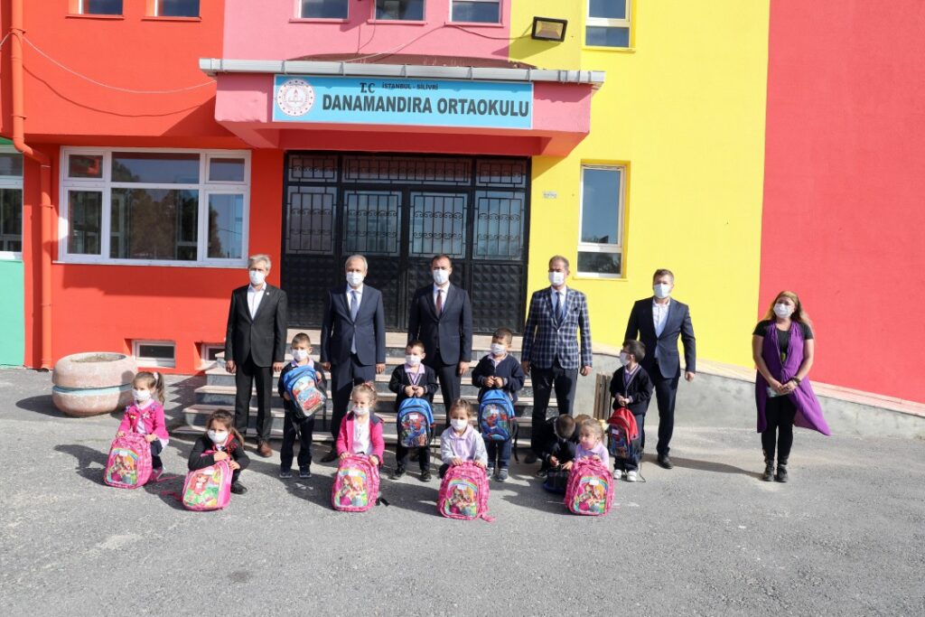 Silivri Belediyesi’nden öğrencilere çanta ve kırtasiye desteği
