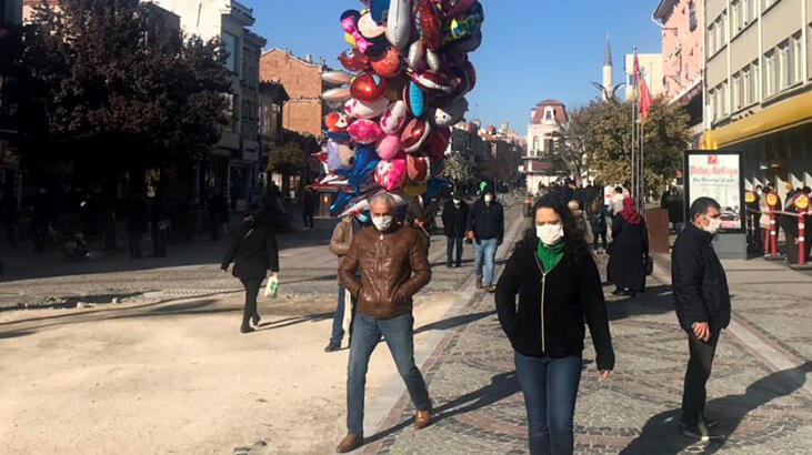 Edirne’de yoğun caddelere kişi sınırlaması getirildi
