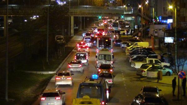 Silivri’de kısıtlama öncesi trafik durma noktasına geldi