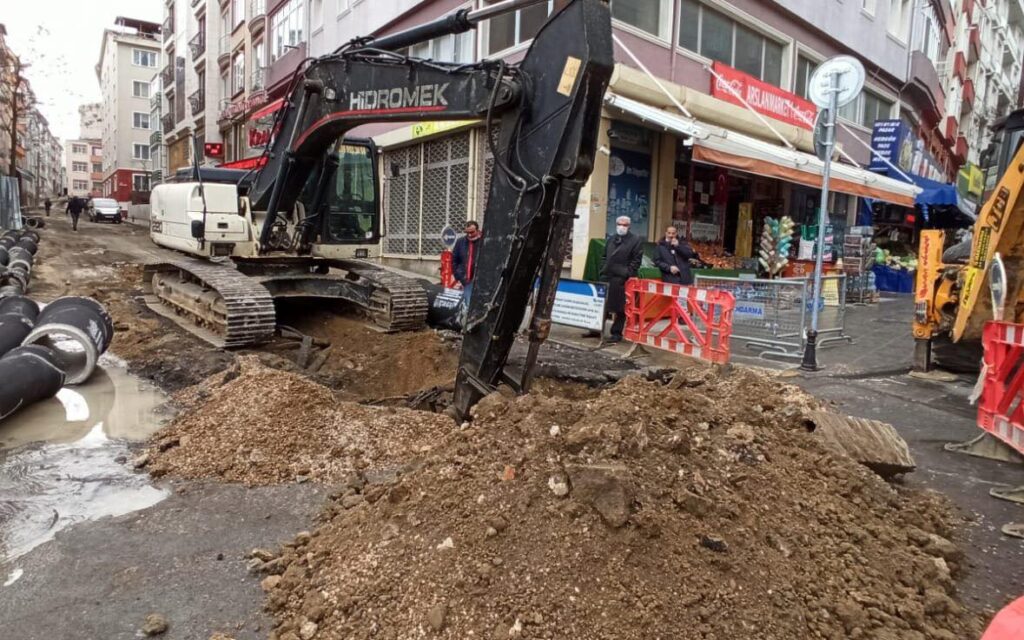 Silivri’de alt yapı çalışmaları devam ediyor.