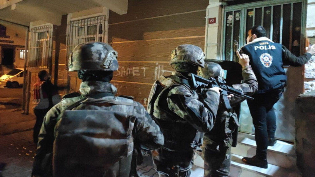 Silivri’de bahis baskını