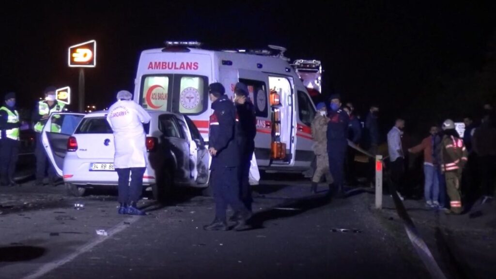 Otomobil kamyona arkadan çarptı: 1 ölü