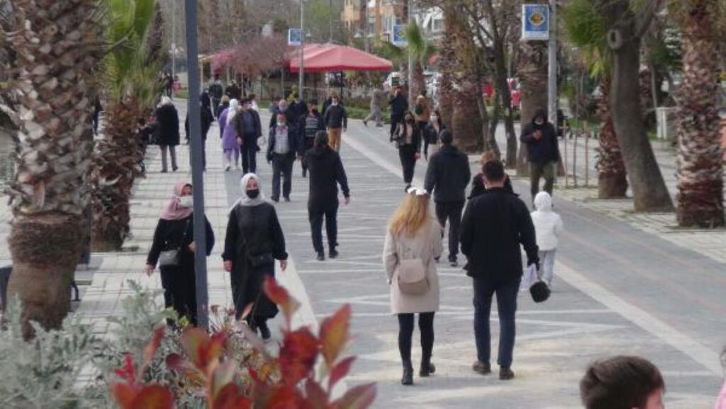 Silivri’de meydanlar ve sahil doldu taştı