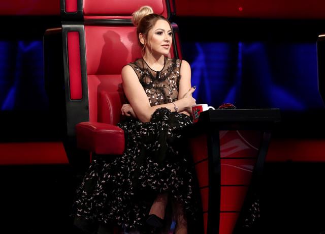 Yasak aşk iddialarıyla başı dertte olan Hadise, O Ses’teki jüri koltuğundan ayrıldı