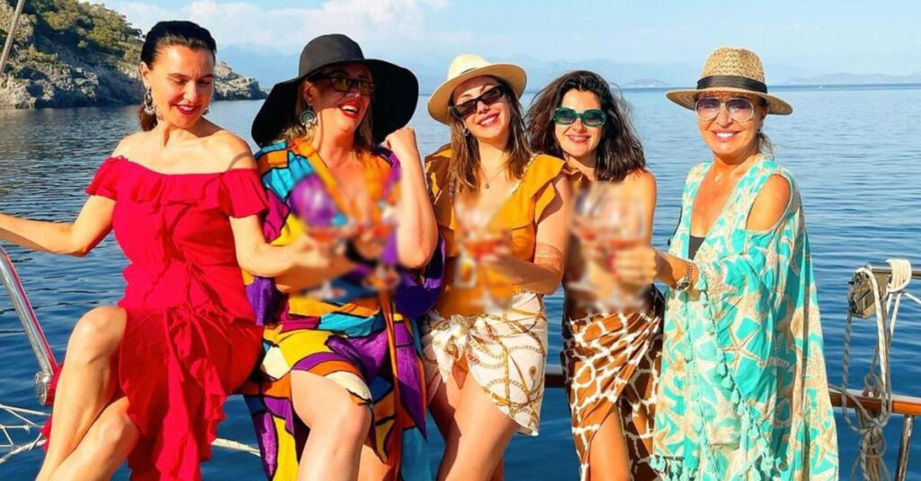 Kız kıza tatil