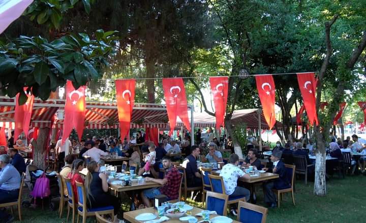 Protokol, şehit aileleri ve gazilerle bir arada…