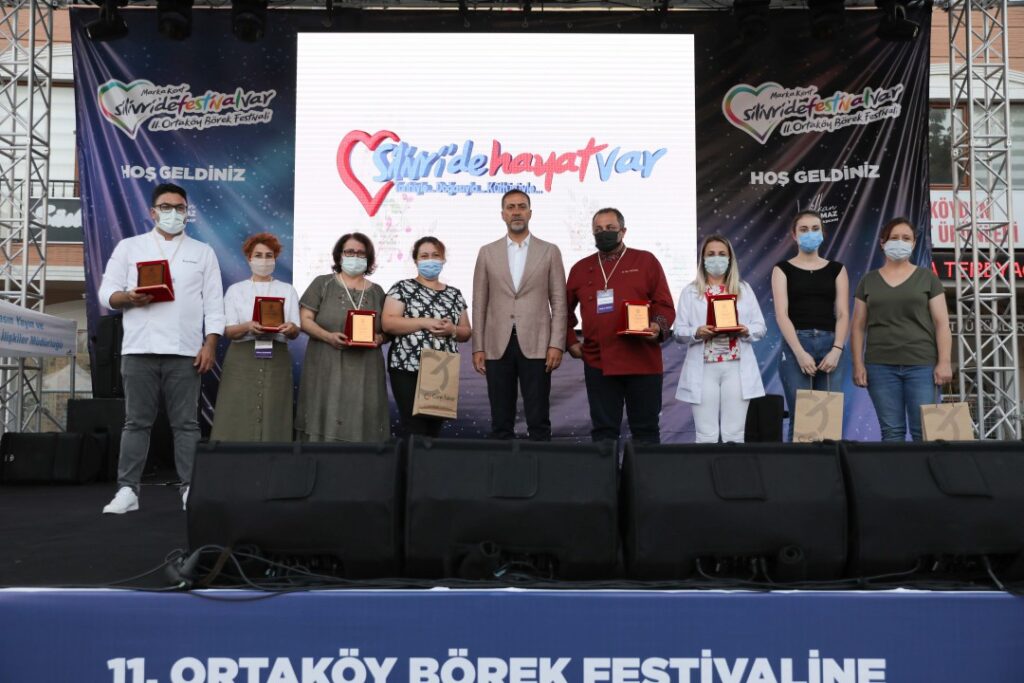 Börekler yarıştı.