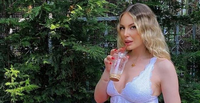 Kalça dansı sonrası işinden olan Hande Sarıoğlu estetiklerini itiraf etti! Bakın eski hali nasılmış