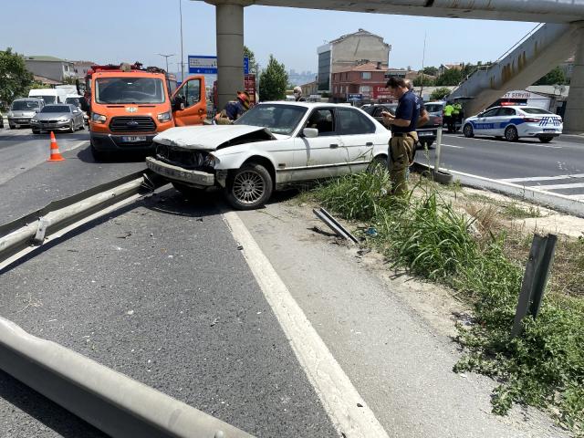 Büyükçekmece E-5’te trafiği kilitleyen kaza