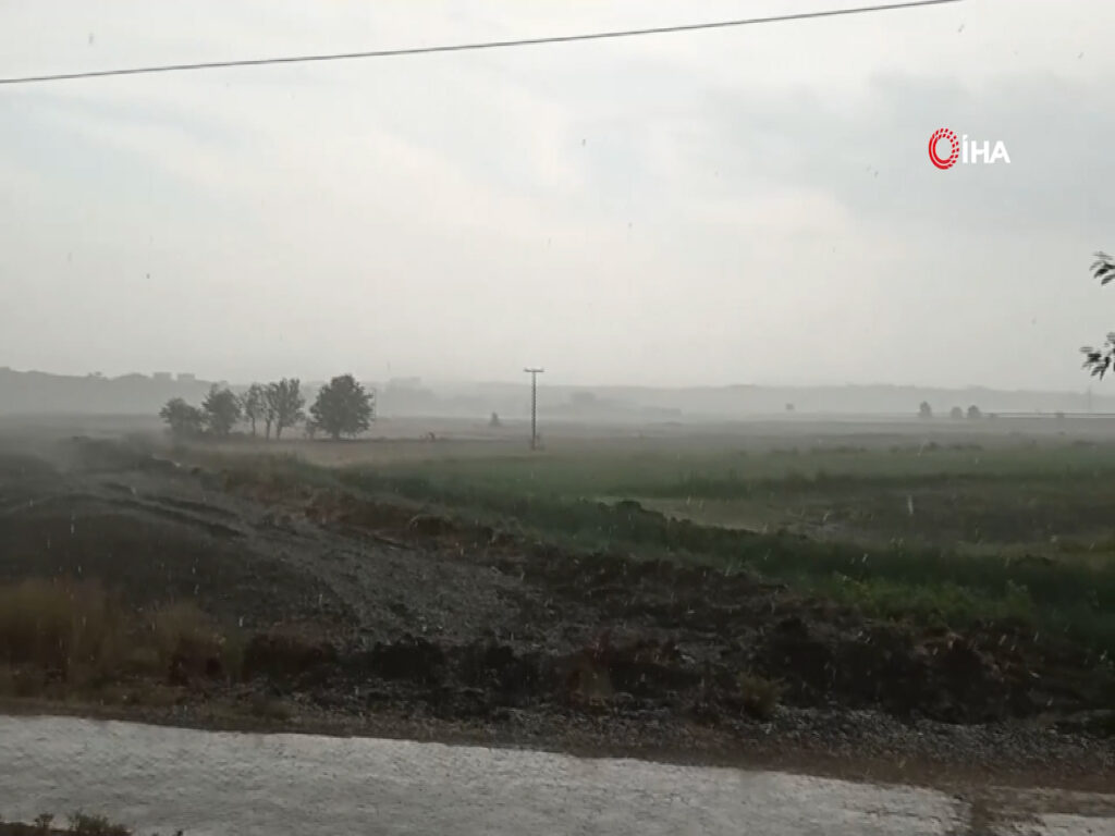 İpsala’da ceviz büyüklüğünde dolu yağdı