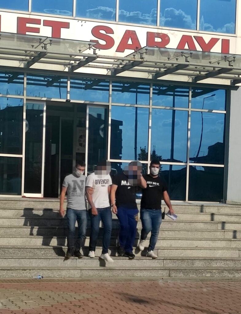 Kiralık araçla gelerek kurşun yağdıran 2 kişi Silivri’de yakalandı.