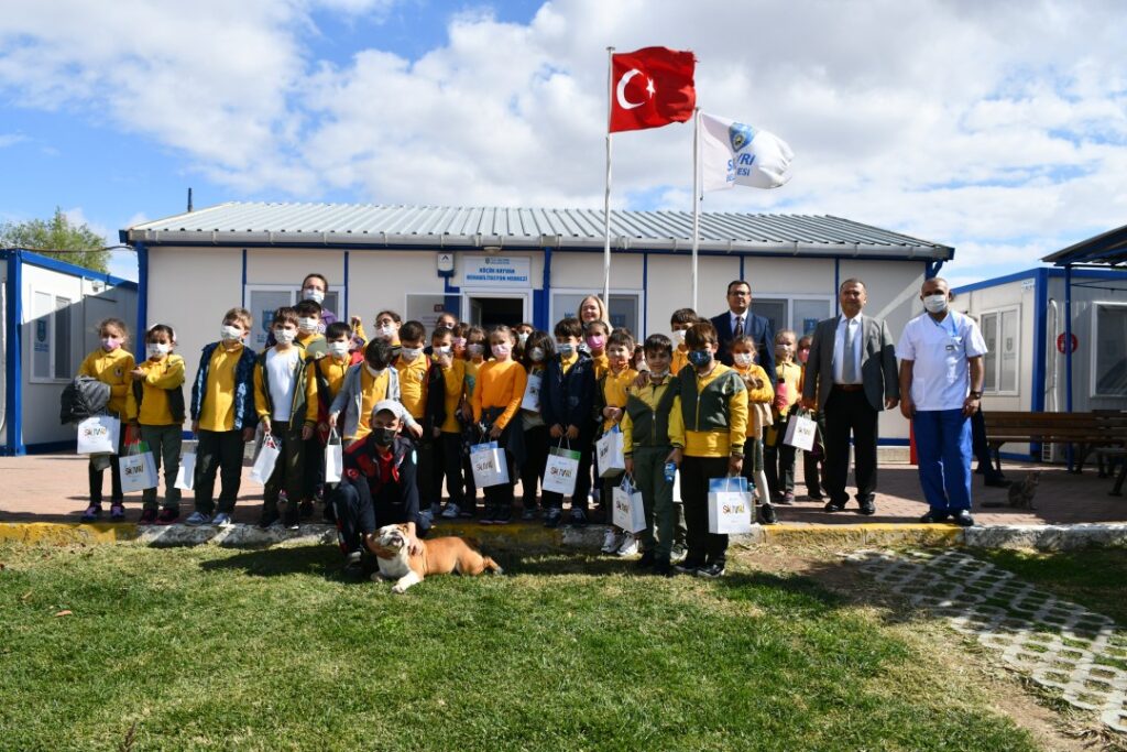 Silivrili öğrenciler can dostları ile buluştu.
