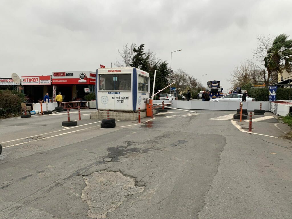 Sanayinin kemeri fırtınadan yıkıldı.