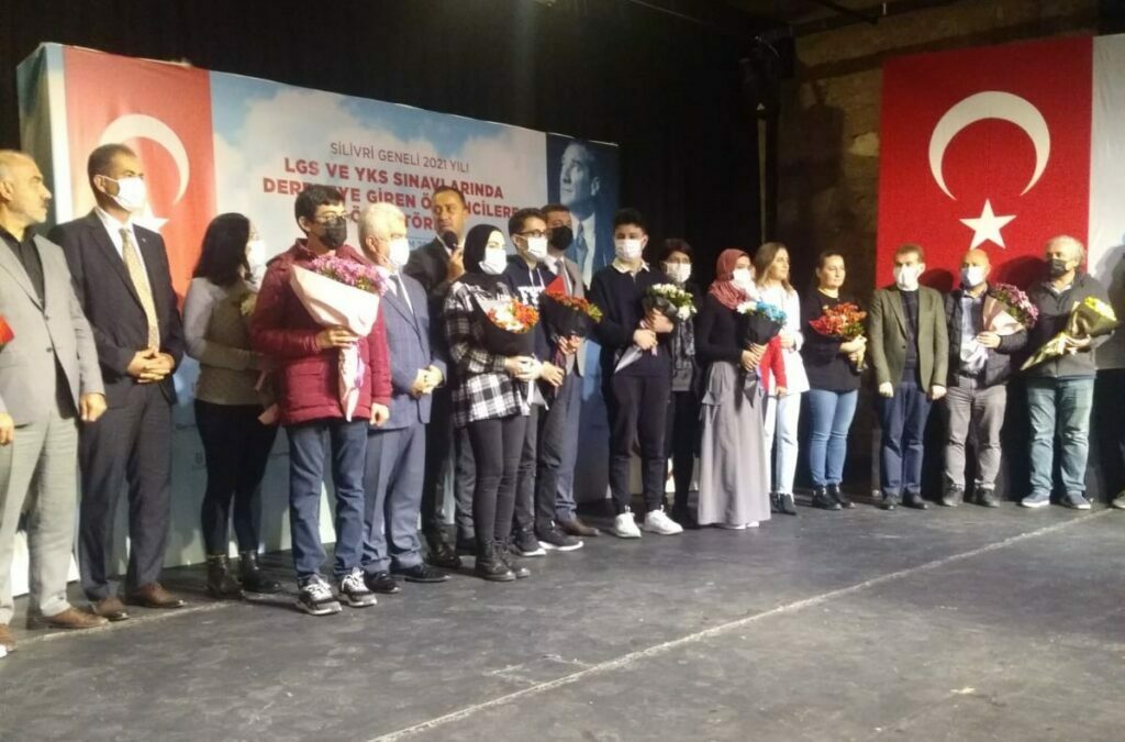 LGS ve YKS sınavlarında dereceye giren öğrenciler ödüllendirildi.
