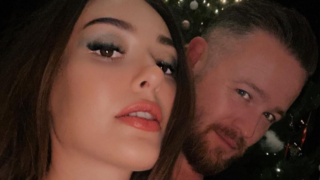 Dilan Çiçek Deniz’den yeni yıl pozları