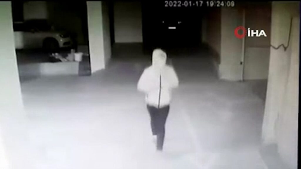 Büyükçekmece’de çaldığı motosikleti sahibine satmaya çalışan kişi yakalandı