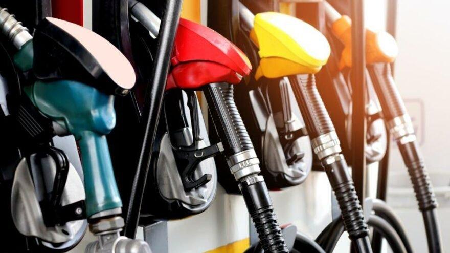 Benzin ve motorinde bu gece de büyük zam var