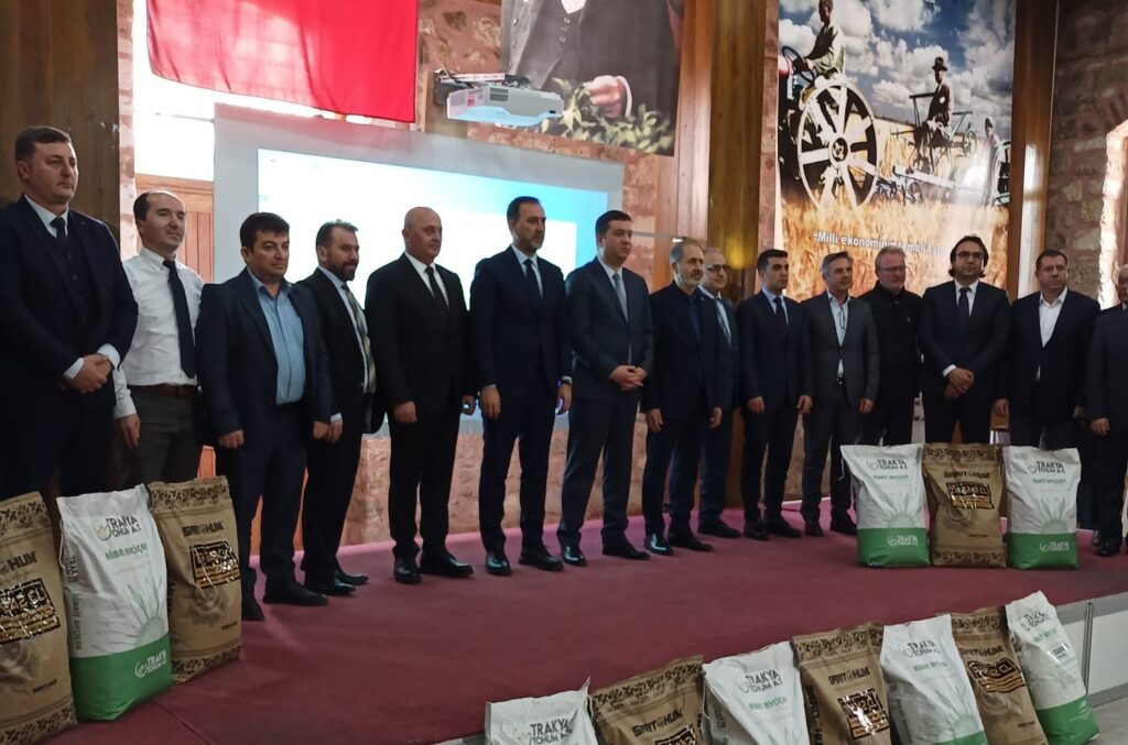 Yerli Ayçiçek tohumlarının teslim töreni yapıldı.
