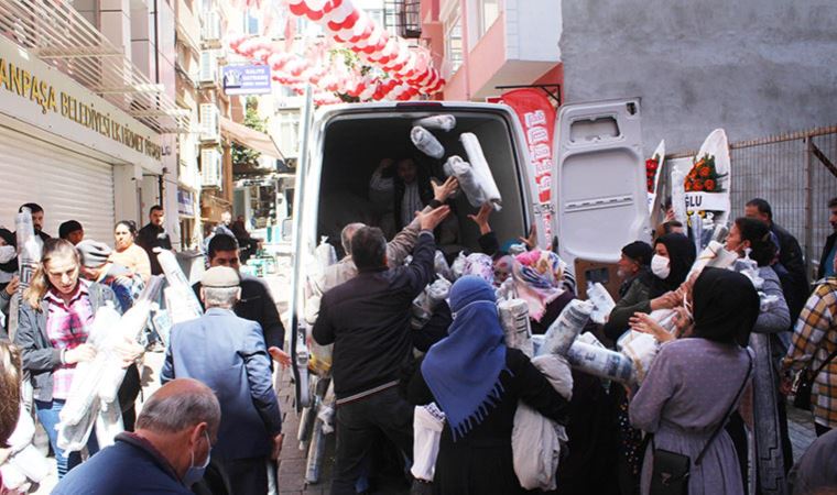Tekirdağ’da ‘indirim izdihamı’: Uzun kuyruklar oluştu