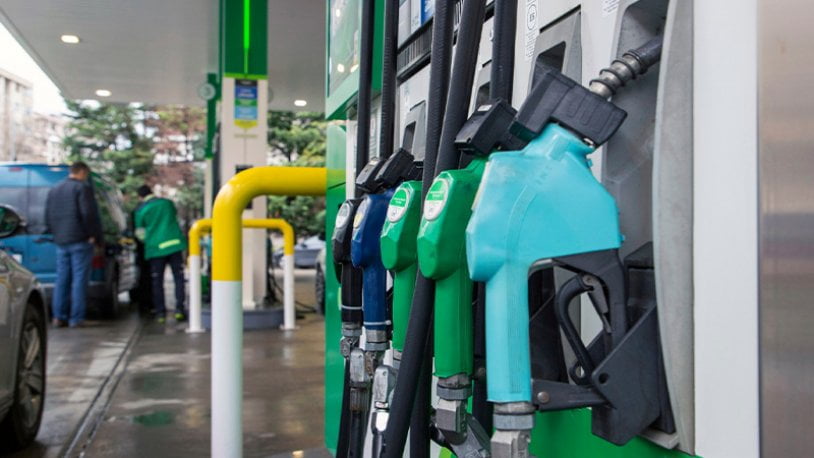 Akaryakıta çifte zam: Benzin 25 lirayı, motorin 24 lirayı aştı