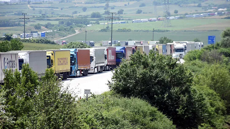 Hamzabeyli Sınır Kapısında TIR kuyruğu 39 kilometreyi aştı